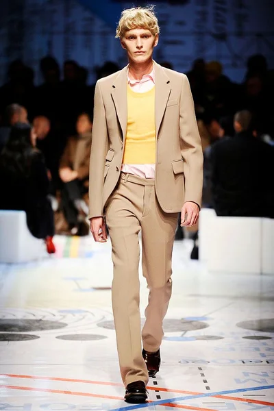Look 14